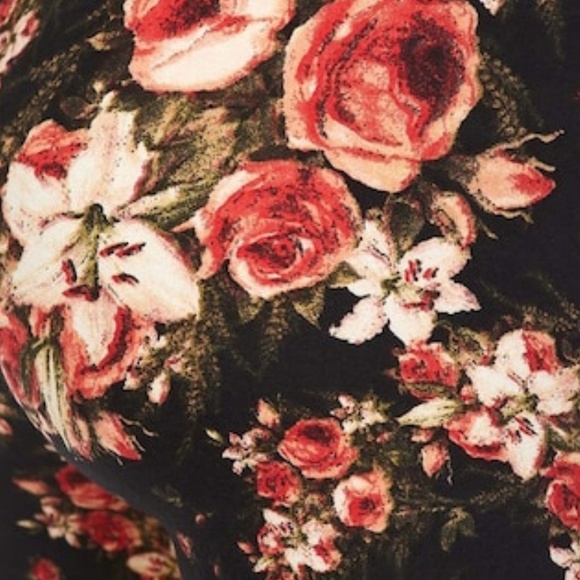 Last! Rustic Rose Buttery Soft Leggings - Picture 3 of 4